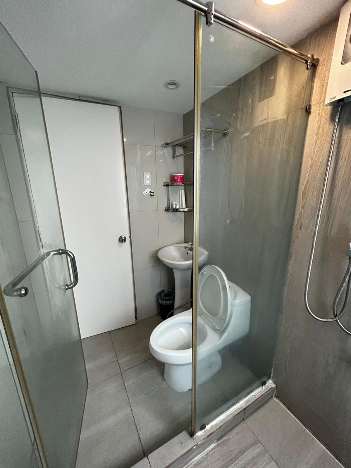 Oasis Regency @ Fort Victoria Bgc Taguig Luaran gambar